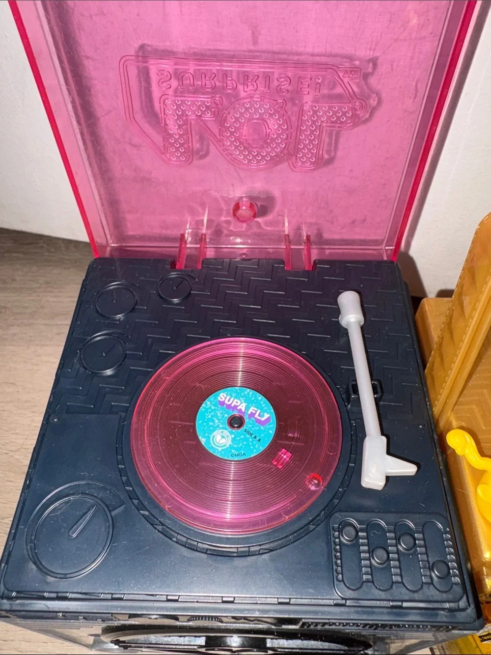 L.O.L. Surprise! Remix Pets and Music Stage Playset with Dolls